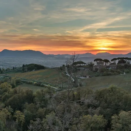 In Tuscany With Pool And Lucca Views